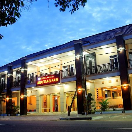 Musdalifah Hotel Sumenep Экстерьер фото