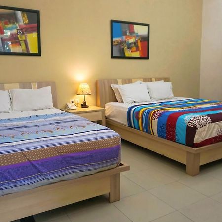Musdalifah Hotel Sumenep Экстерьер фото