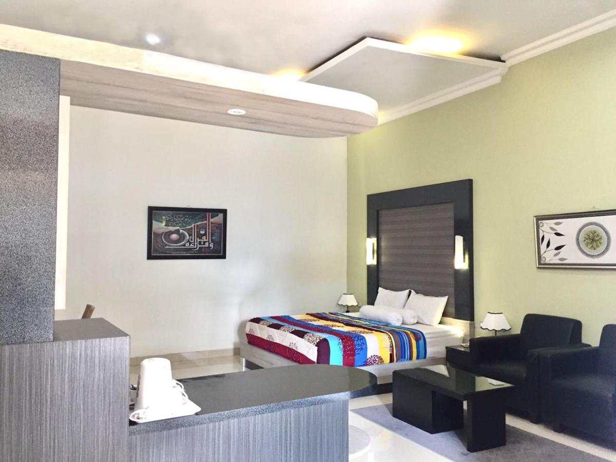 Musdalifah Hotel Sumenep Экстерьер фото