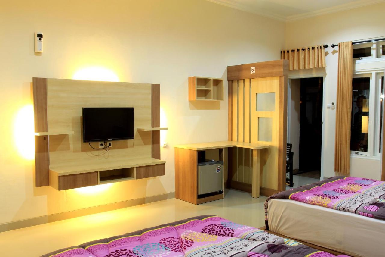Musdalifah Hotel Sumenep Экстерьер фото