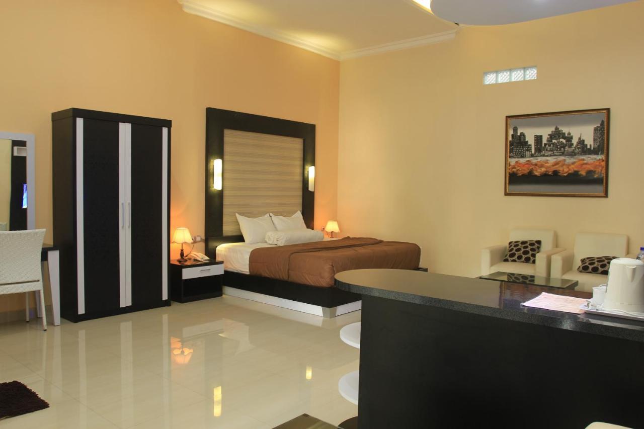 Musdalifah Hotel Sumenep Экстерьер фото