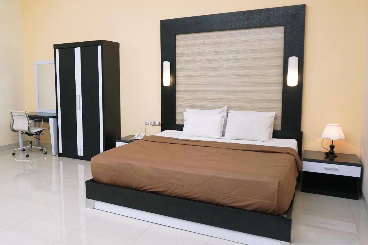 Musdalifah Hotel Sumenep Экстерьер фото