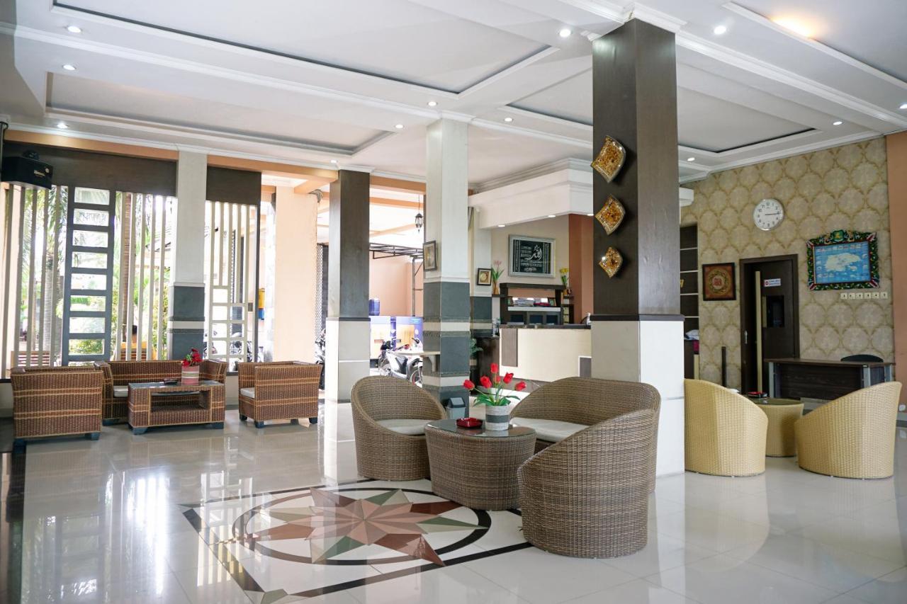 Musdalifah Hotel Sumenep Экстерьер фото
